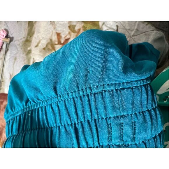 Lululemon Teal Blue Mens Shorts Size Large -A Few Small Snags - Picture 12 of 14